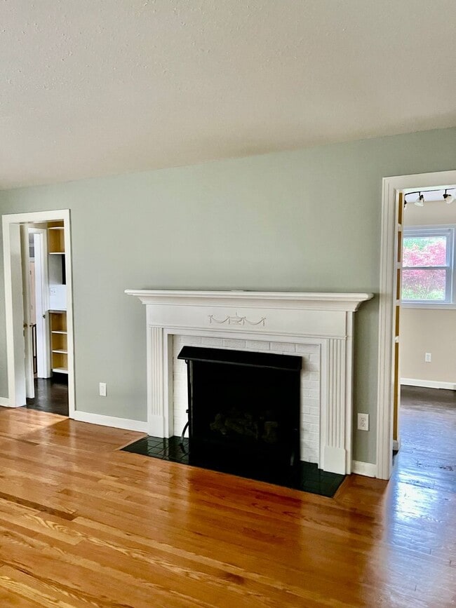 Photo - 1033 E Kingsbury St