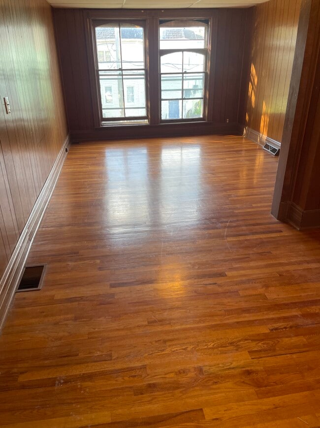 Photo - 1549 Kemble St Unit 1