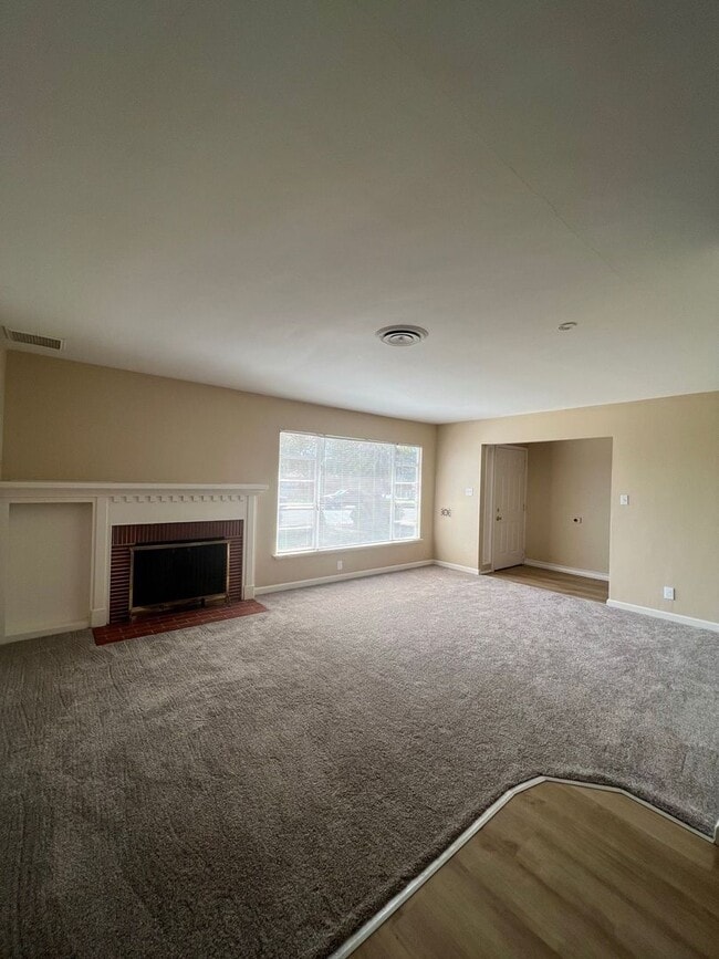 Photo - 210 Irene St