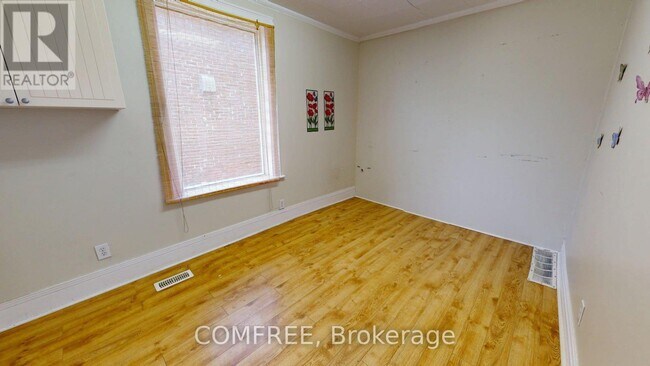 Photo - 1405 King St E