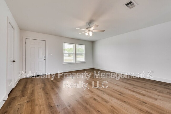 Building Photo - 109 James Ct Unit 100