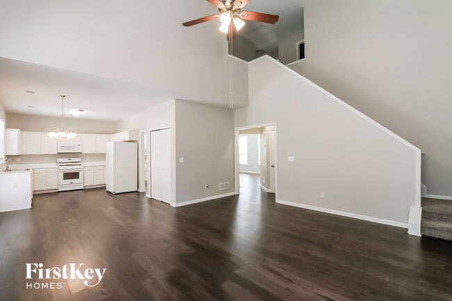 Photo - 753 Weybourne Ct NE