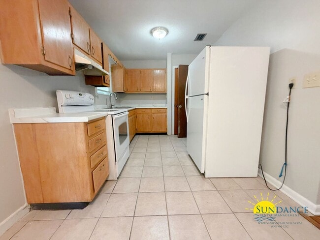 Photo - 210 Buck Dr NE