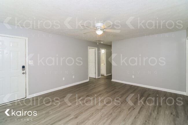 Photo - 300 Beaver Pointe Dr