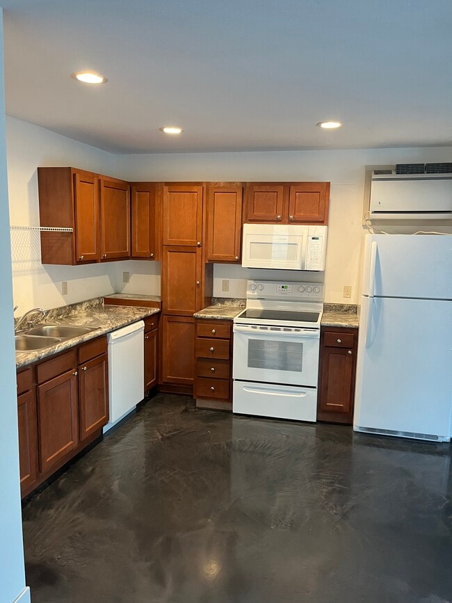 Photo - 1552 Beloit Ave Unidad 1552