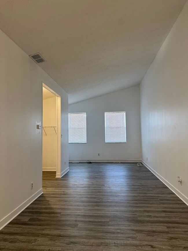 Photo - 2197/2199 Amherst Ave Unit 2199