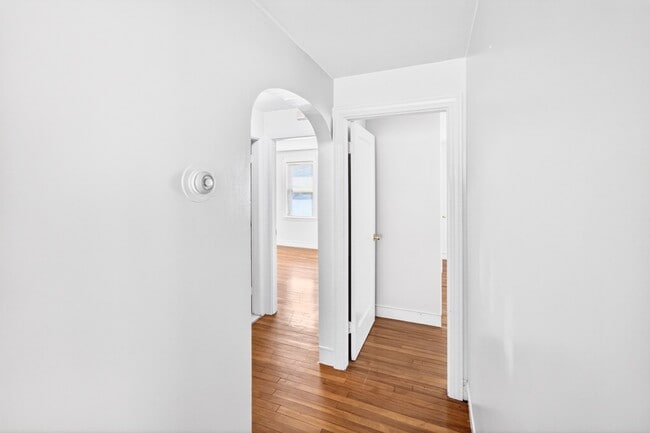 Photo - 180 Aqueduct Rd