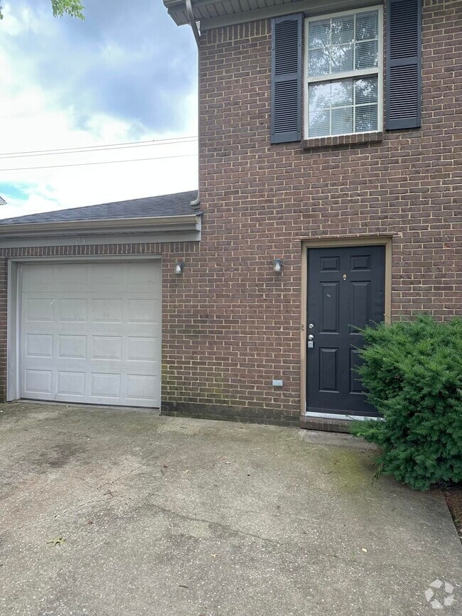 Building Photo - 205 Tanbark Dr Rental