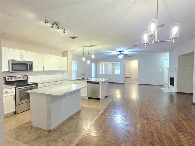 Photo - 1617 Lionheart Dr House