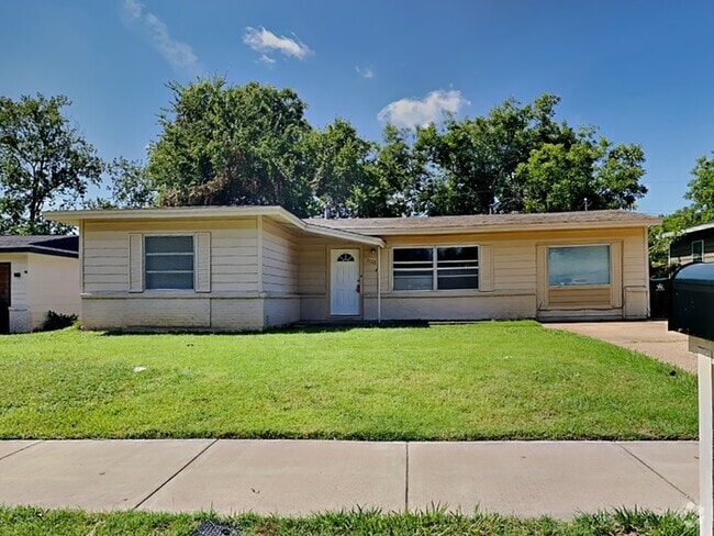 Building Photo - 2126 Ridgeway St Rental