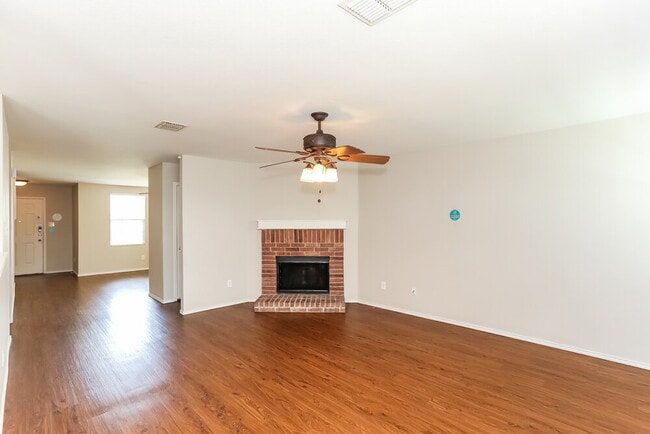 Photo - 1421 Krista Dr