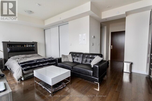 Photo - 460 Adelaide St E Unit 1112