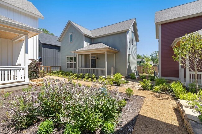 Photo - 267 E 11th St