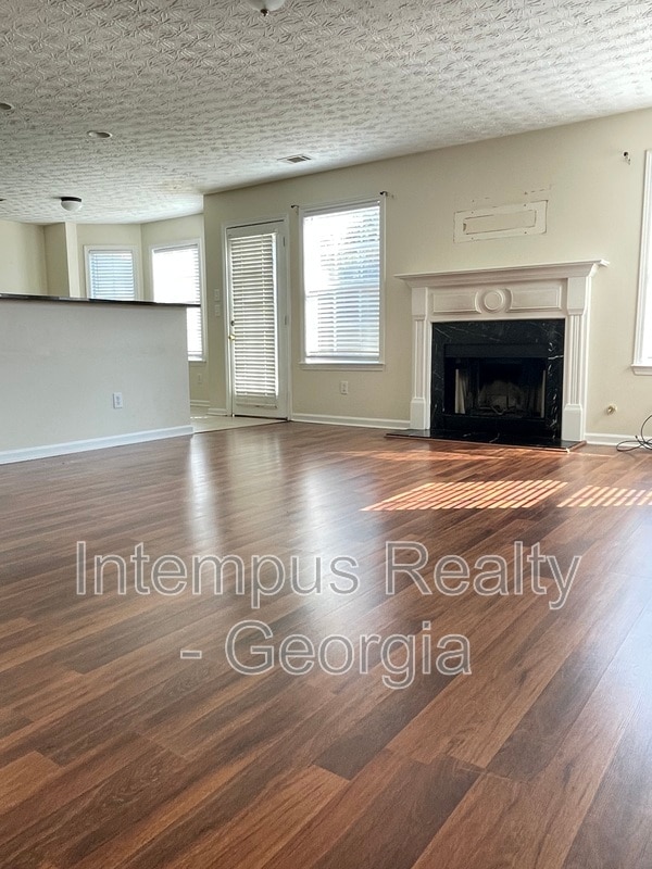 Photo - 2054 Pierce Way