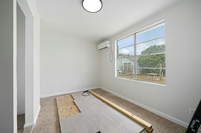 Photo - 215 S 11th St