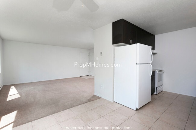 Photo - Two Bedroom Apartment with Private Patio in Glenfair Neighborhood! Unidad 15535 NE Glisan Street 1