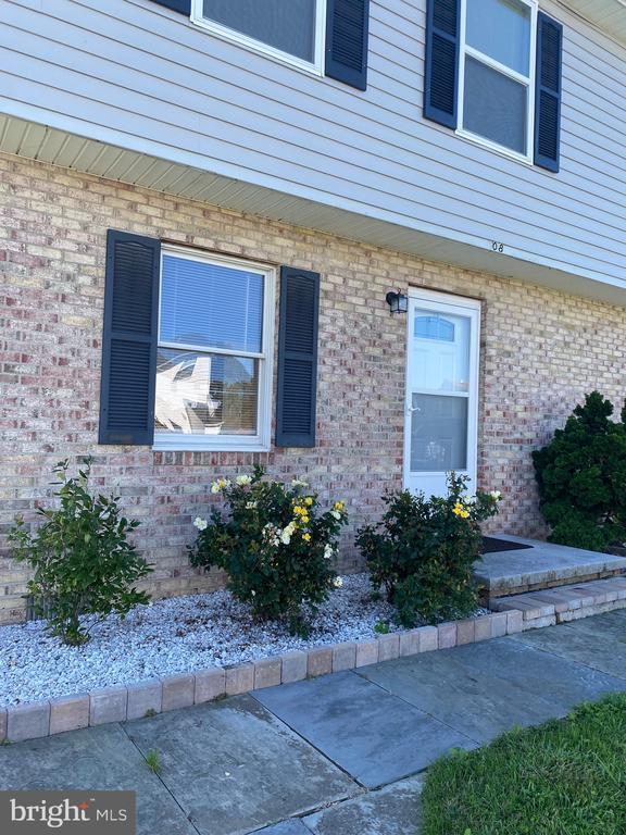 Building Photo - 208 Hackberry Dr