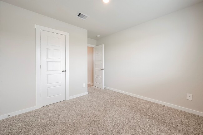 Photo - 2920 Gunnersbury Dr