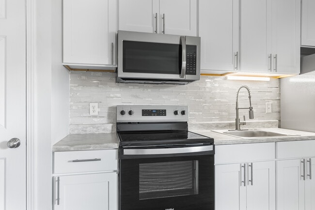 Photo - Edgewater Apartments