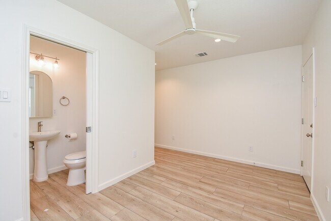 Photo - 2509 Terry St Unit B