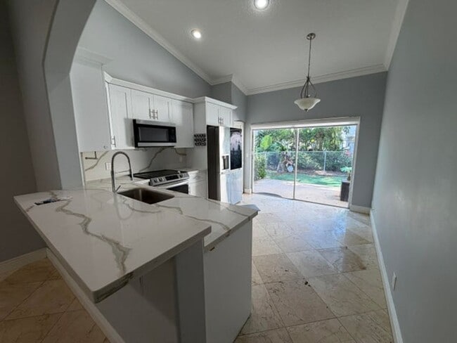 Building Photo - 7657 Sanctuary Dr