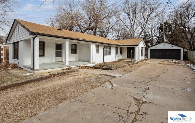 Building Photo - 742-744 S. Broadview Unit 744 S. Broadview Rental