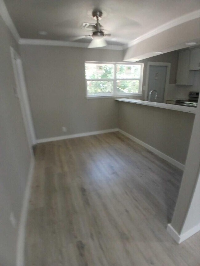 Photo - 221 Park Ln