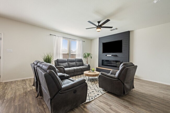 Photo - 328 Thornless Cir