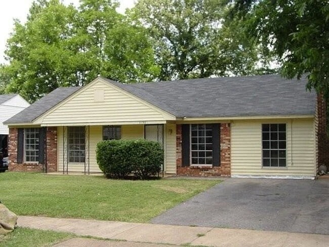Building Photo - Great 4 Bedroom 2 Bath Home in Stoney Acre...