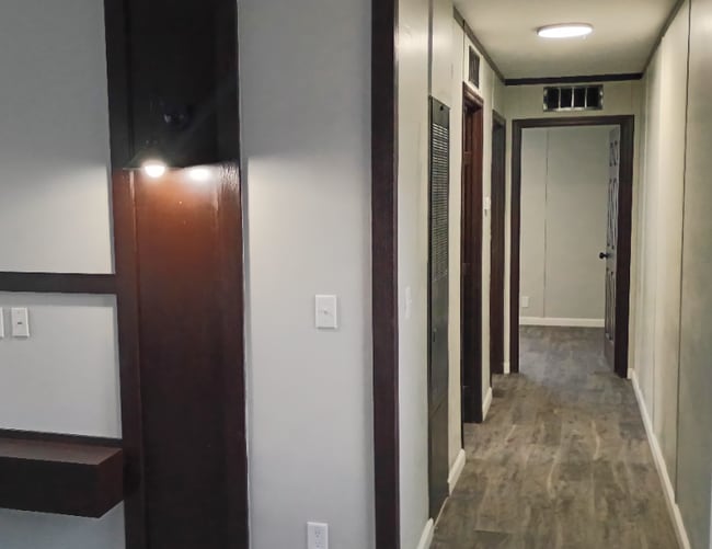 Photo - 100 Deerwood Park