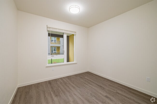 1BR, 1BA - 654SF - Bedroom