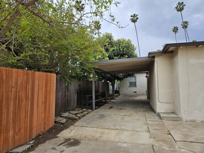 2 Tandem Parking - 3172 Farnsworth Ave