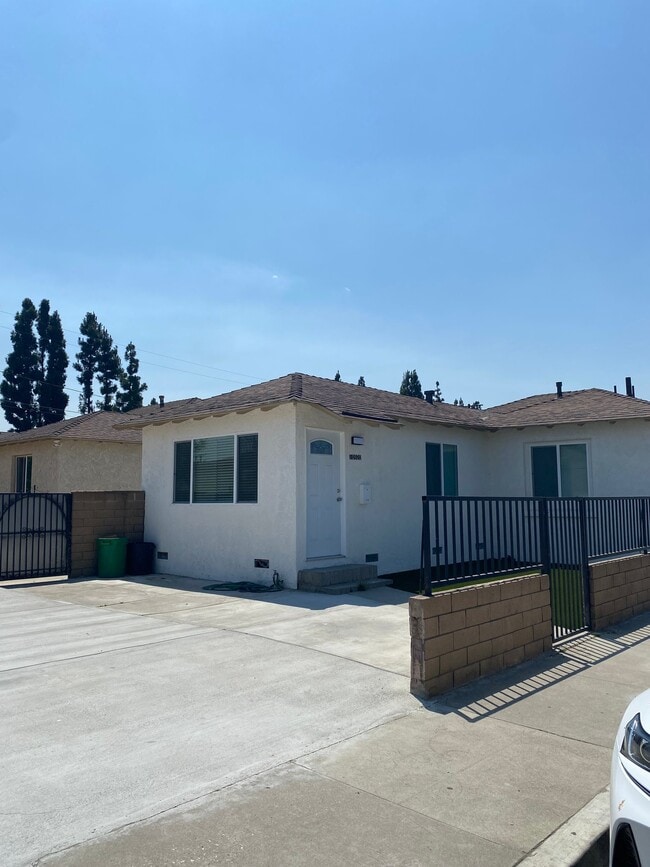 Building Photo - 10920 Lillian Ln