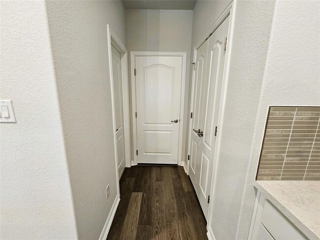 Photo - 104 Greinert Dr