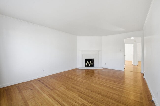 Photo - 347 Staples Ave