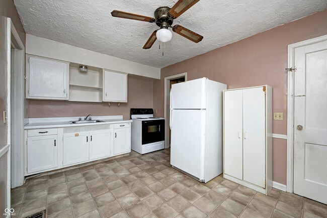 Photo - 5376 W 10th St