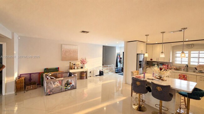 Photo - 565 NE 179th Dr