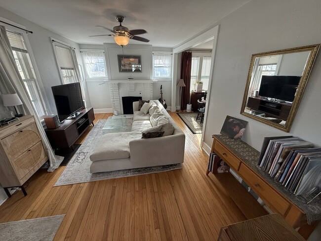 Building Photo - 2016 Linn Blvd SE