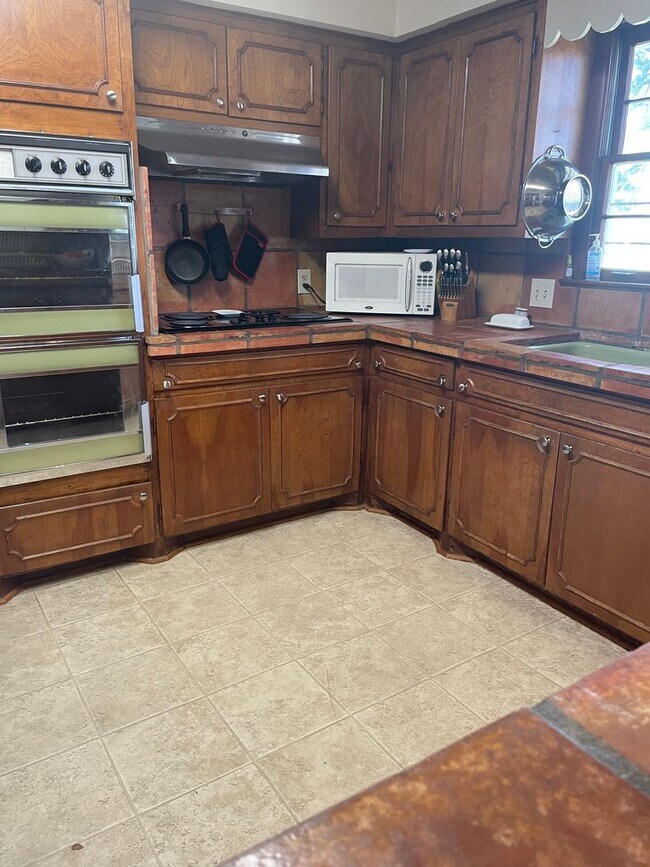 Photo - Country Club Dr.