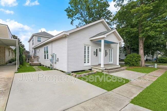 Photo - 3701 Derbigny St