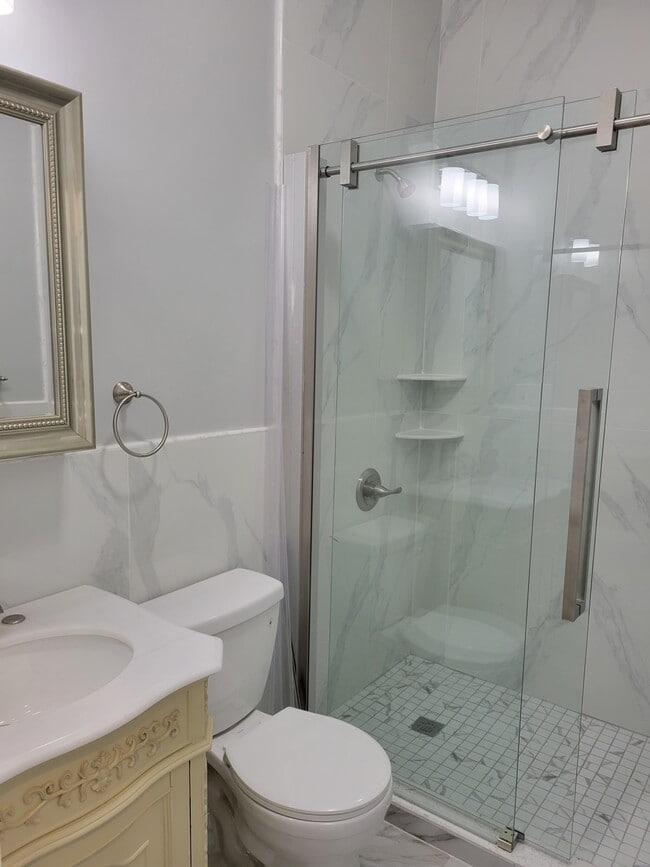 Bathroom - 8540 102nd St Unit 1