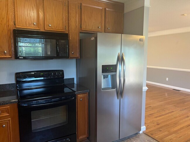 Photo - 3 Bedroom 3 Bathroom House with an Office. Available Now!