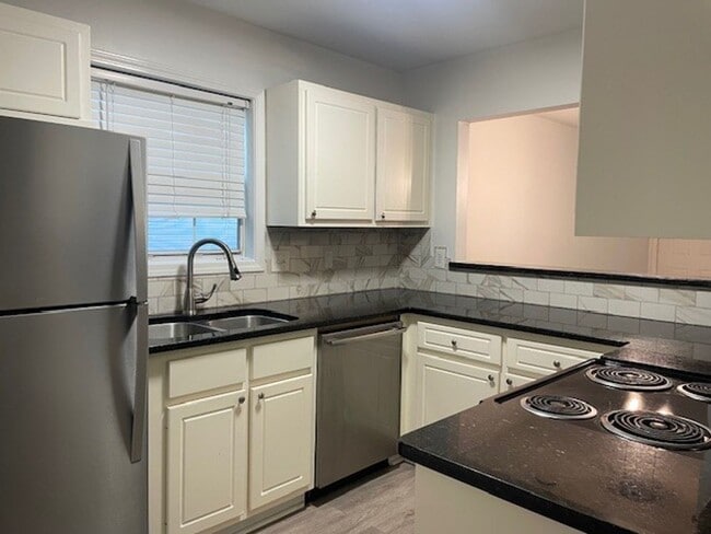Photo - 32 Huntsfield Dr