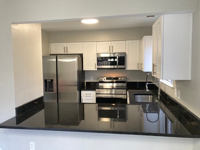 Kitchen - 1050 Willow Green Dr Townhome