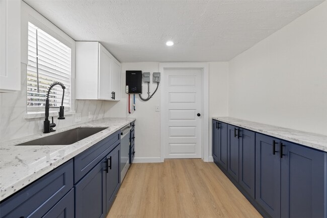 Photo - 2118 Webster St