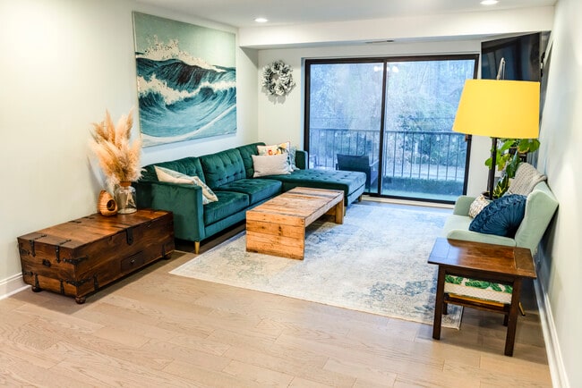 Building Photo - 575 Thayer Ave Unit 102