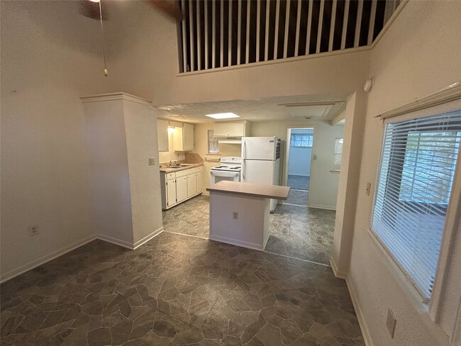 2561 Pioneer Ln