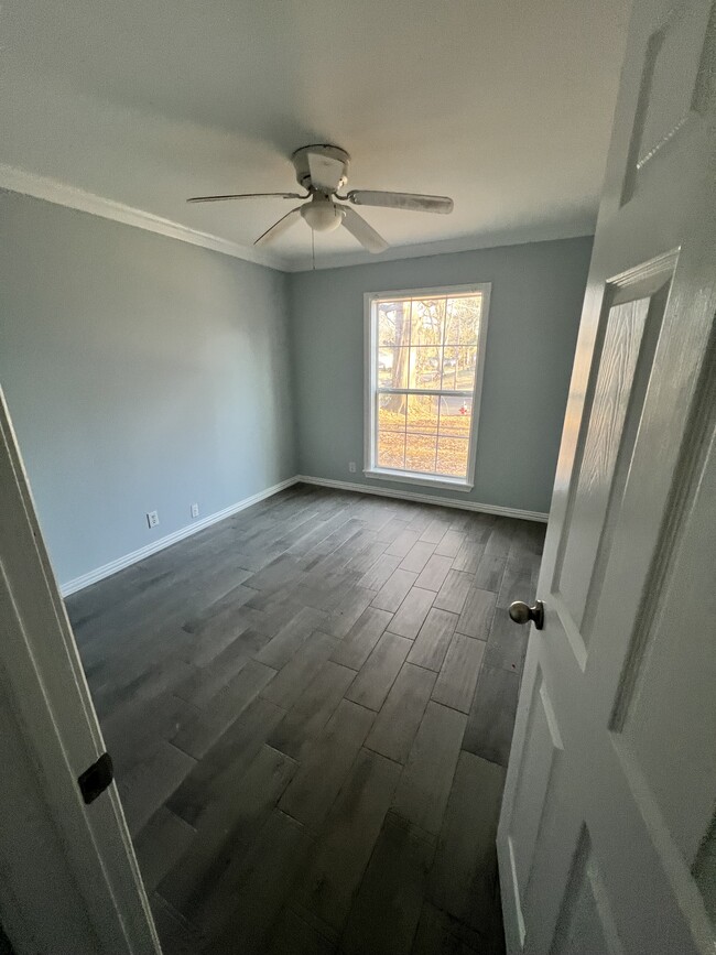 Photo - 2432 McKenzie Dr