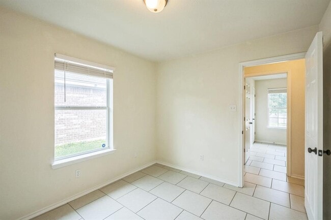 Photo - 224 Amber Ln