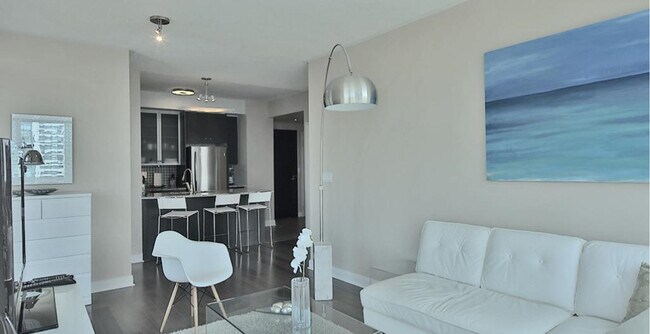 Photo - 18 Yorkville Ave Unit ID1022953P